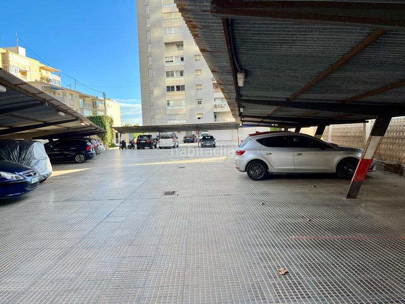 Foto 633da757-acab-4102-92df-1460363b1e88. Piso rebajado oportunidad gran piso de 4 dorm. en buen estado en la 1a línea playa de levante www.inmobiliarialesdunes.com en Benidorm