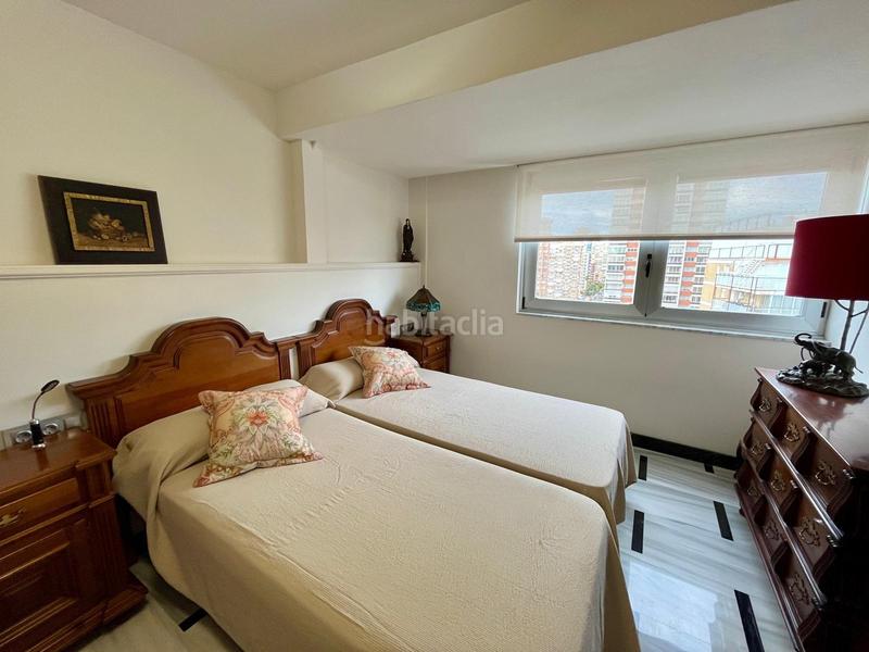 Foto da9cfc78-1152-4dba-bffe-71fac636c74f. Piso rebajado oportunidad gran piso de 4 dorm. en buen estado en la 1a línea playa de levante www.inmobiliarialesdunes.com en Benidorm