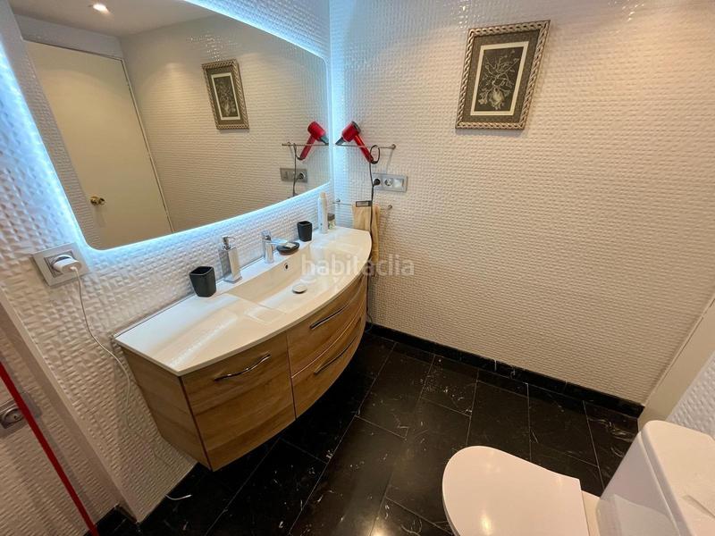 Foto dce450b8-f64a-425e-ac3e-b1989a2a7335. Piso rebajado oportunidad gran piso de 4 dorm. en buen estado en la 1a línea playa de levante www.inmobiliarialesdunes.com en Benidorm