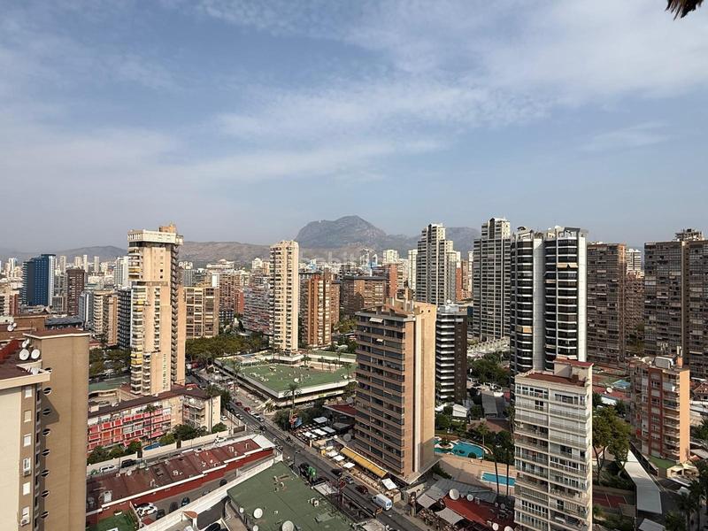 Foto 08ff7b93-8833-4ec1-ad6c-c07b4a459245. Apartamento  reformado de esquina en segunda línea playa de levante, excelentes vistas al mar. en Benidorm