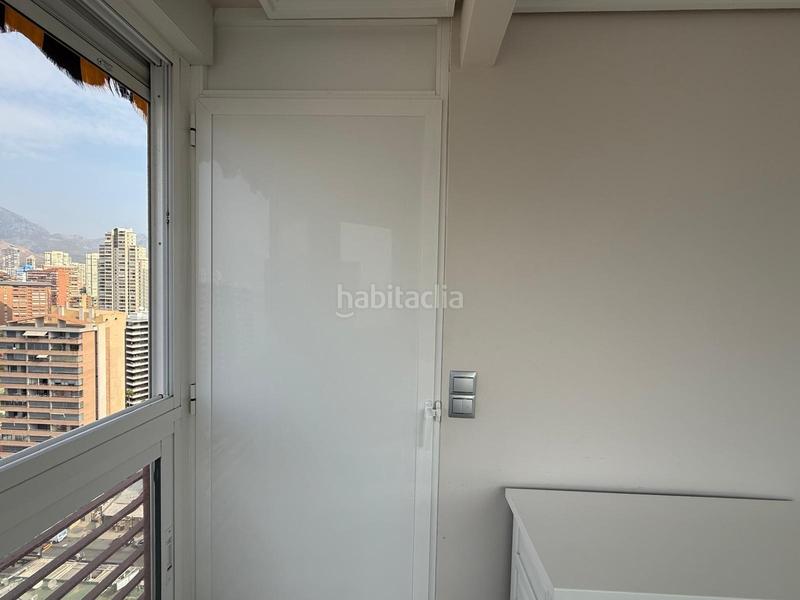 Foto 3fb46677-fac7-4b6d-b6dc-a0bed09f3ced. Apartamento  reformado de esquina en segunda línea playa de levante, excelentes vistas al mar. en Benidorm