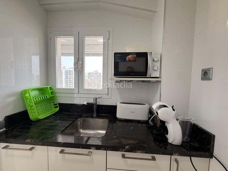 Foto 5a110c7b-3d53-4268-a477-26c57cbb5a3f. Apartamento  reformado de esquina en segunda línea playa de levante, excelentes vistas al mar. en Benidorm