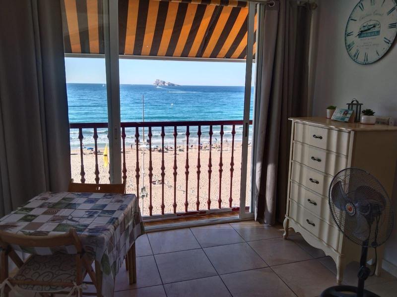 Foto 4264ee19-3d86-4895-821a-7ea173580e56. Apartamento rebajado ocasión en primera línea de Playa Levante, parking y piscina www.inmobiliarialesdunes.com en Benidorm