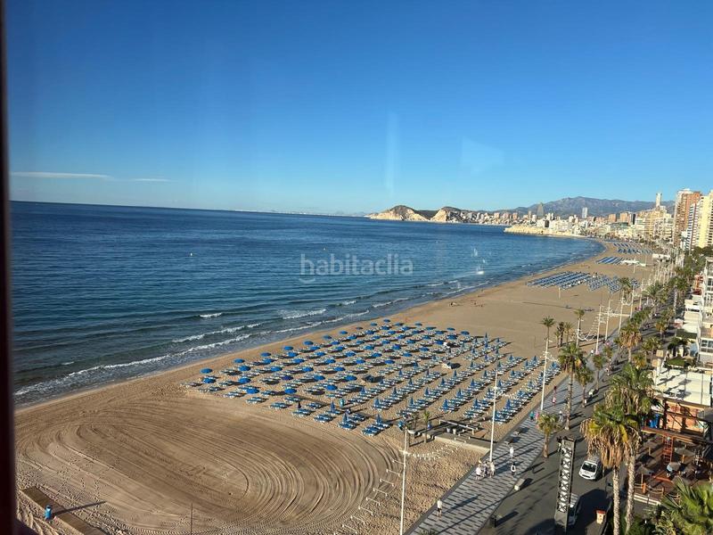 Foto 4c46f680-93ee-4003-be09-b631e07e287e. Apartamento rebajado ocasión en primera línea de Playa Levante, parking y piscina www.inmobiliarialesdunes.com en Benidorm