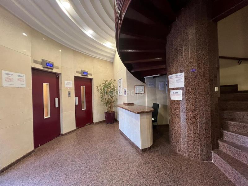 Foto e0508008-3365-400f-aeca-313cdb8ea5f5. Apartamento rebajado ocasión en primera línea de Playa Levante, parking y piscina www.inmobiliarialesdunes.com en Benidorm
