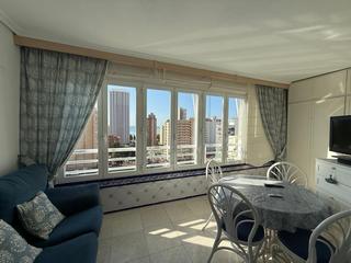 Apartamento en Cortes-Huertas. Apartamento en muy buen estado con vistas al mar y garaje cabina