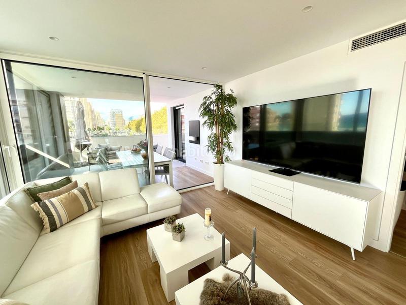 Foto 30366adb-f8b4-4957-8f1d-2a6e0723701e. Appartamento con piscina in Playa Levante Benidorm