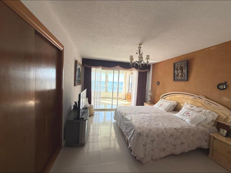 Foto 92b59672-0f71-4c37-b1b8-13bb549cde87. Piso  en primera línea de levante en Playa Levante Benidorm