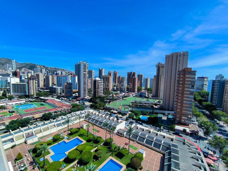 Foto d6e1575d-70f6-411f-8d02-559cbc1d7b2e. Apartament amb aparcament piscina a Levante Alto Benidorm
