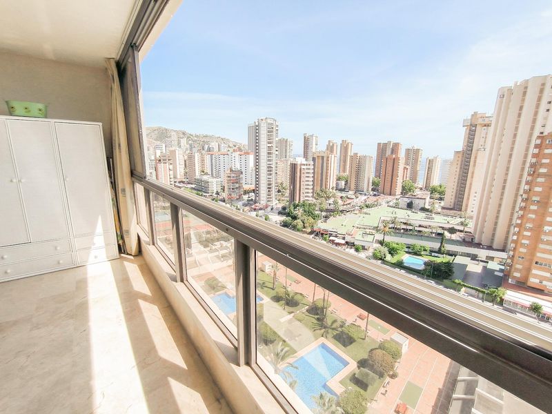 Foto dca1a66f-3f21-4f8c-ae7b-cf4f98825c59. Apartament amb aparcament piscina a Levante Alto Benidorm