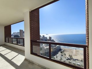Apartamento en Cala Palmera-Atrium. Fantástico apartamento en primera línea de playa en la cala de f