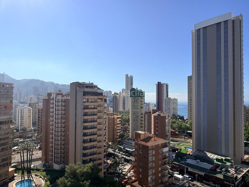 Foto fbcd22e7-1ba6-47f9-961a-e4da9001b7b3. Apartament amb aparcament a Playa Levante Benidorm