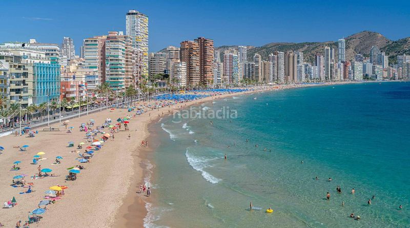 Foto f458d746-dd61-4554-ac9d-91c794183f16. Apartament amb aparcament piscina a Playa Levante Benidorm