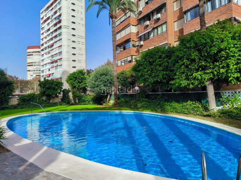 Foto bf8de16c-7495-42f8-86b2-15331cb6c49e. Pis amb aparcament piscina a Playa Levante Benidorm