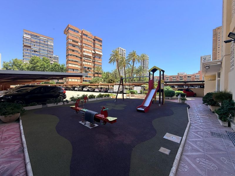 Foto b916723e-06bd-43dd-9bd4-34afecb21ffa. Apartament amb aparcament a Playa Levante Benidorm