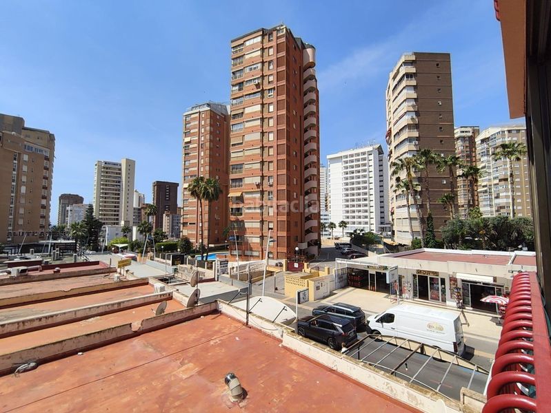 Foto 1cf092f6-f3b3-45fe-9c50-8f4296477caf. Pis amb aparcament piscina a Levante Alto Benidorm
