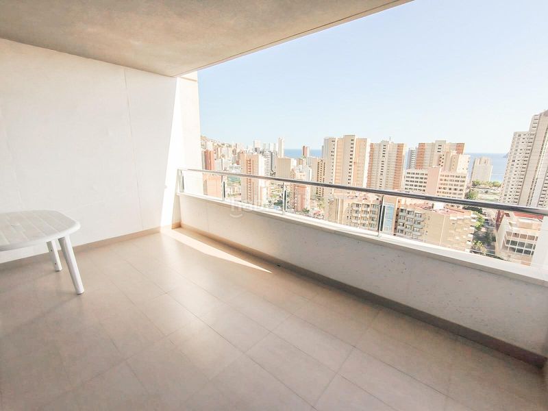 Foto 042038e2-8d43-4ac6-80dd-d8b9019b1a37. Apartament amb calefacció aparcament piscina a Levante Alto Benidorm