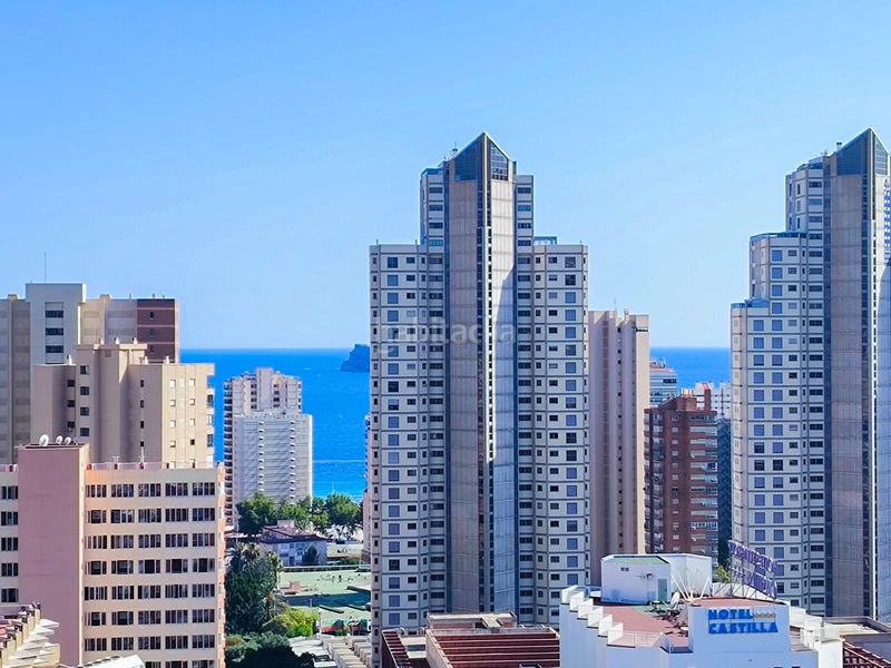 Foto 0b2a8cbd-31f9-43f5-b7f3-08fa215f8fa7. Apartament amb calefacció aparcament piscina a Levante Alto Benidorm