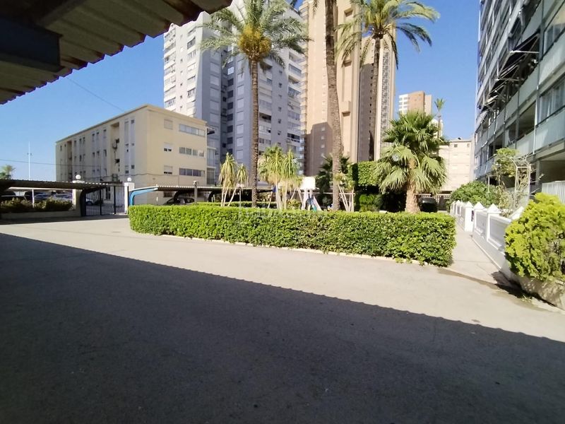 Foto 255e9530-51e5-448a-b72f-c950a477d94a. Pis amb aparcament a Playa Levante Benidorm