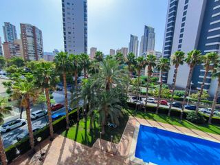 Apartment in Levante Alto. Apartamento para entrar a vivir, con parking y piscina. zona av
