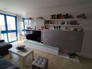 Apartament a Levante Alto. Apartamento reformado de 2 dormitorios, con parking privado en z