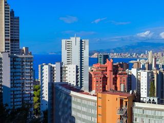 Appartement à Rincón Alto. Amplio piso de 2 dorm. en la emblemática y moderna torre lugano