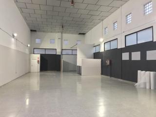 Miete Fabrikhalle in El Toscar. Alquiler de nave  en la calle almansa del poligono de carrus