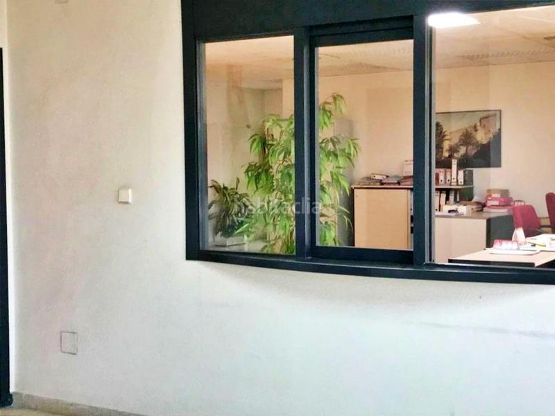 Foto 7e6c3781-7712-451c-bdab-20ee681a40f2. Alquiler oficina entresuelo comercial en polígono de carrús en Elche / Elx