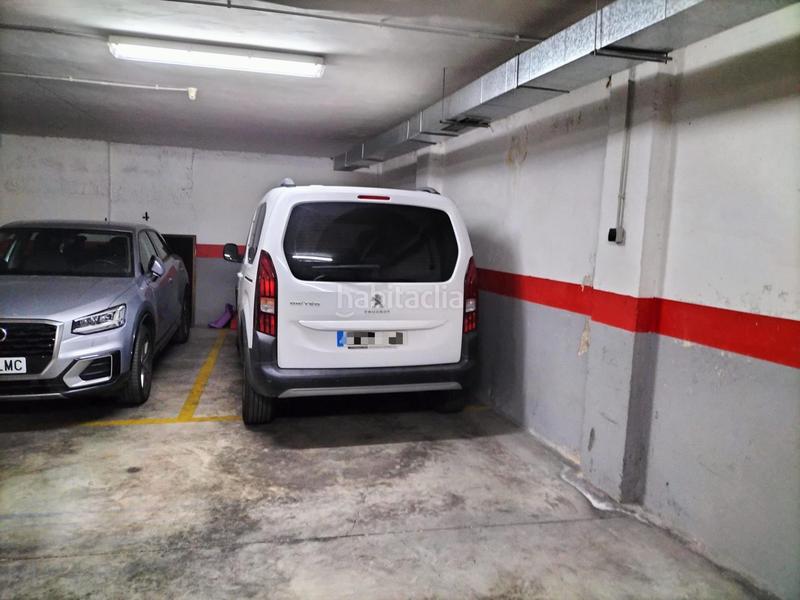 Foto b8d89ef9-d8b4-40e0-b810-136b6cf0428d. Parking voiture dans Centro Elche / Elx