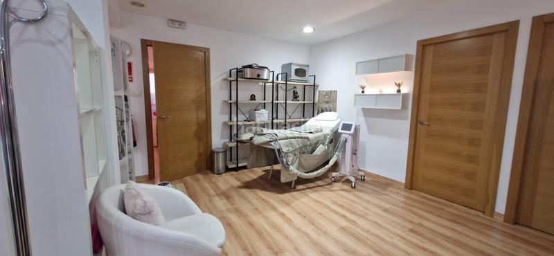 Foto e516b406-45ff-4435-ae4d-6f42c2d27922. Traspàs oficina a Reina Victoria - Miguel Hernández Elche / Elx