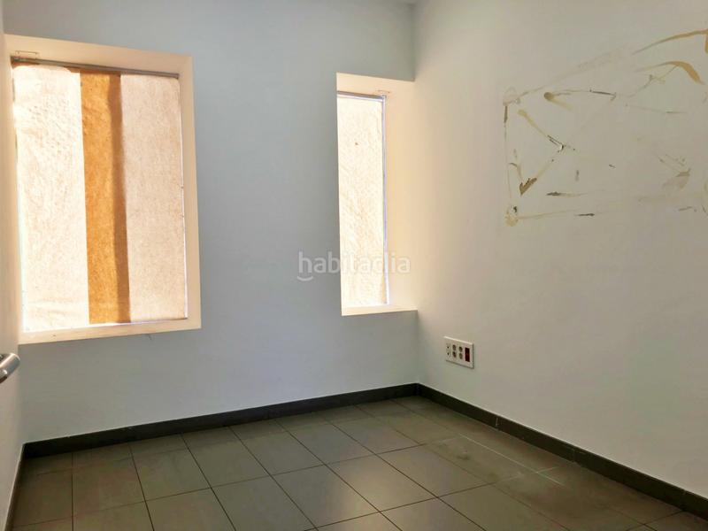 Foto 2005e73b-6880-41e1-9dfd-36a957ab0499. Lloguer local comercial a calle ruperto chapi 43 a Elche / Elx