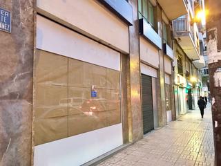 Location Local commercial à Calle ruperto chapi 43. Local amplio y centrico con 25 mts de fachada