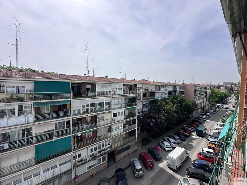 Foto 0a9debd4-93a3-4bcf-95d8-ba3a9947357d. Piso en Lucero Madrid