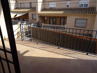 Casa adossada a Estación-Cruz Roja. Chalet de 4 plantas semisotano 5 domit uno en planta baja ideal