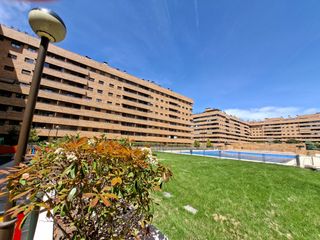 Lloguer Pis a El Quiñón. Pisoen alquiler con piscina, ascensor terraza y patio