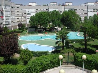 Appartamento en Veredillas. Piso con 4 habitaciones con ascensor, parking, piscina, calefacc