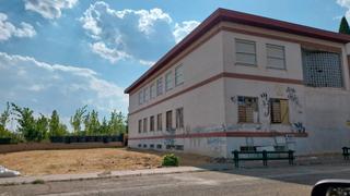 Gebäude in Calle primavera 22. Edificio terciario comercial con proyecto para hotel