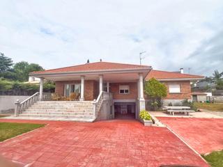 Chalet à Paseo de la cañada 17. Gran chalet independiente ubicado en colonia españa
