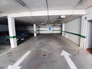 Miete Autoparkplatz in Calle batalla de bailén 16. Se alquila garaje en calle batalla bailen " edificio oramba"