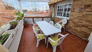 �tic en San Isidro. Atico con gran terraza zona metro urgel con garaje y trastero