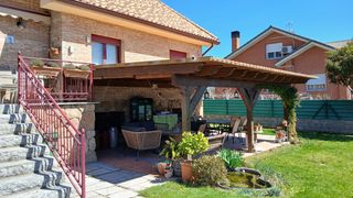 Chalet in Calle media luna 24