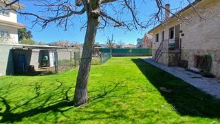 Chalet  Calle menéndez pelayo 3. Magnifico chalet independiente en colonia media luna