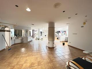 Local Comercial  Carrer del marqus de comillas. Local a la venta en avenida abat marcet