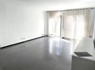 Piso  Carrer doctor ferran. Centro - para entrar a vivir, muy luminoso!