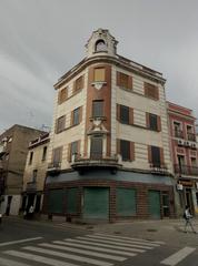 Edifici a Centro. Edificio completo en el centro de chiva