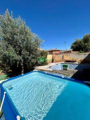 Casa adossada a N/a. Su piso inmobiliaria vende un magnífico chalet adosado en illesc