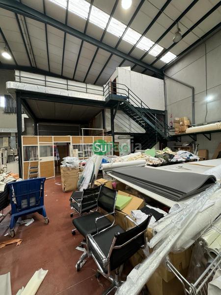 Foto 55a973df-bce9-4ce6-b2cc-52fd1038e54f. Bâtiment à usage industriel dans n/a dans Estación-Cruz Roja Illescas