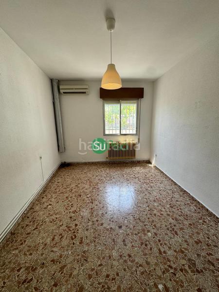 Foto cec51a2a-e188-4987-a0dc-e47da47b940f. Casa adossada a n/a 10 a Yeles