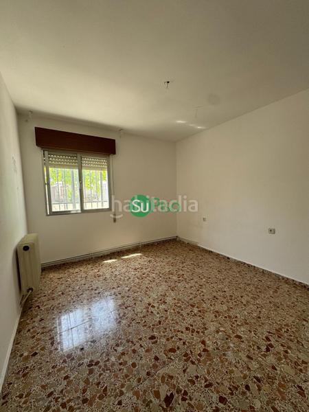 Foto dc0791cd-a353-4ddd-a276-391f7bc287e0. Casa adossada a n/a 10 a Yeles