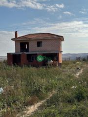 Terreny residencial a Calle sauces 6. Se vende terreno con casa en construcción en numancia de la sagr